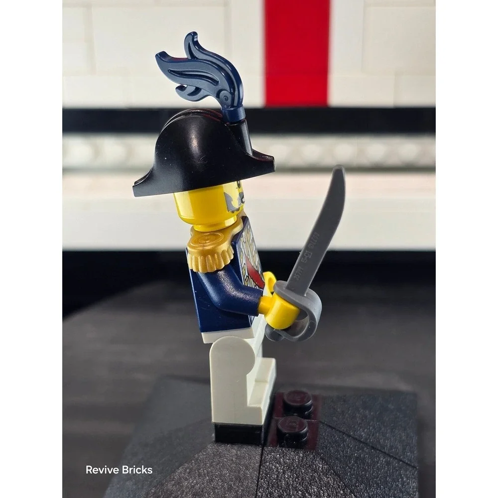 Pirate - pi117 Imperial Soldier II Captain Pearl Gold Epaulettes Dark Blue Plume